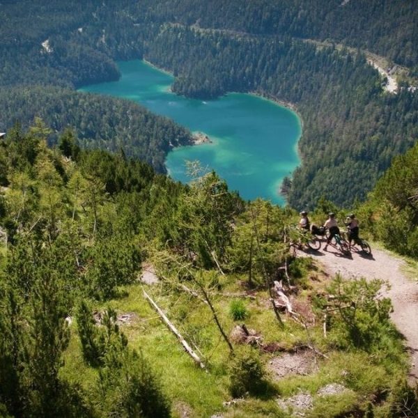 a6698dbd-2b91-40a7-8dee-6957c7cfbfdb